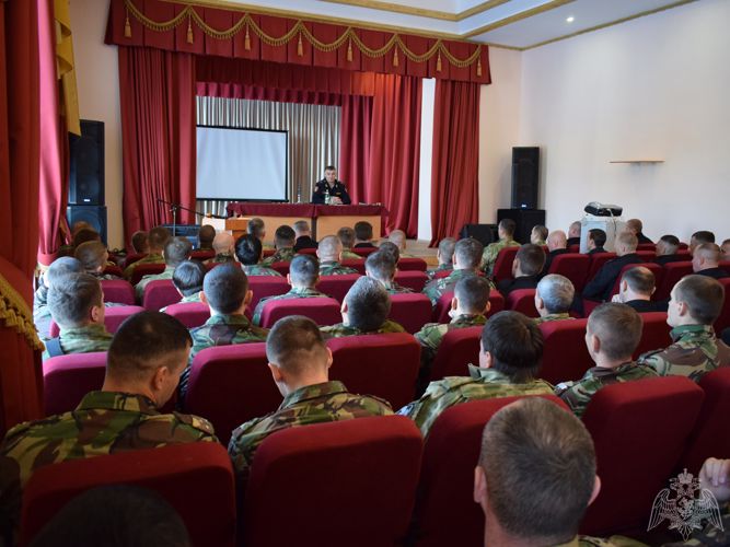 Начальник Управления Росгвардии по Иркутской области встретился с вернувшимися из длительной командировки сотрудниками ОМОН