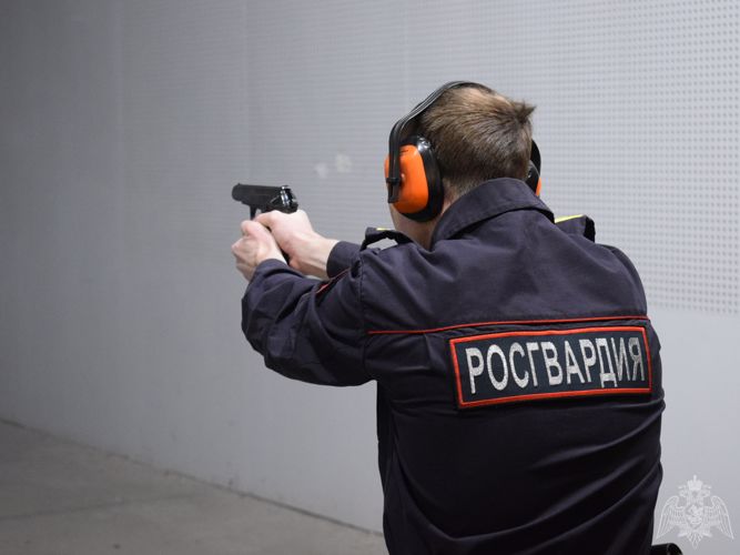 В Иркутске прошли соревнования по зимнему служебному двоеборью среди сотрудников Росгвардии