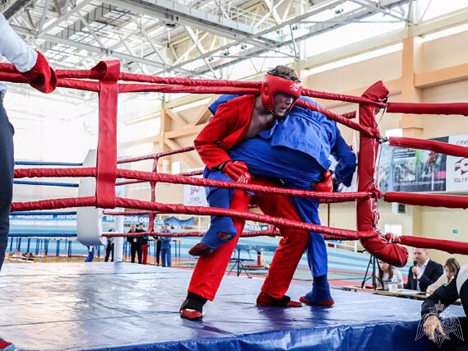 Сотрудник иркутского СОБР Росгвардии завоевал призовое место на чемпионате Сибирского федерального округа по универсальному бою