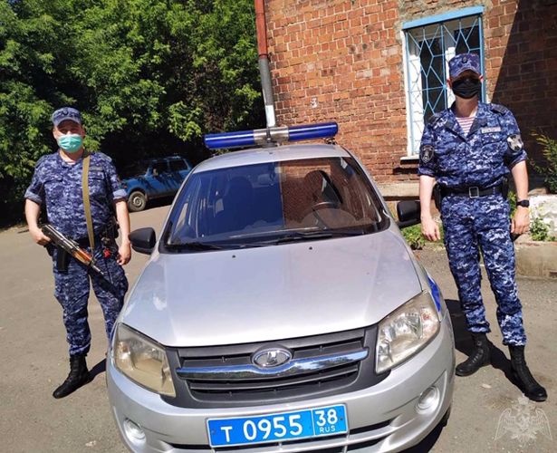 В областном центре Приангарья сотрудники Росгвардии задержали гражданина, совершившего разбойное нападение на магазин