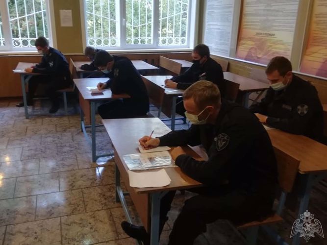 В Иркутской области автоинспекторы проверили знание ПДД у сотрудников ОМОН Росгвардии г. Ангарска