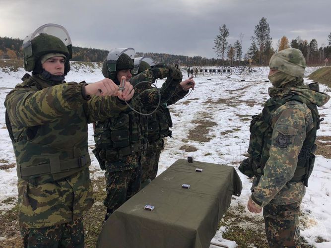 На полигоне под Иркутском проходит полевой выход с инженерно-саперными подразделениями полка оперативного назначения Росгвардии