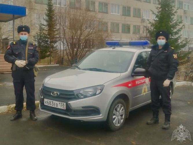 В Иркутской области сотрудники вневедомственной охраны Росгвардии задержали подозреваемого в совершении кражи из городского супермаркета