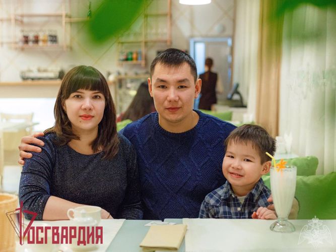 Семья сотрудника Росгвардии из Эхирит-Булагатского района Иркутской области стала лучшей в конкурсе  «Папа, мама, я - крепкая семья»