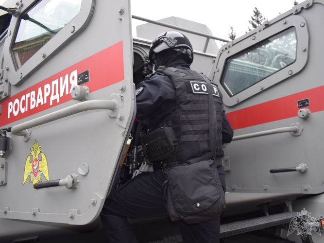 В Иркутске при участии сотрудников СОБР Росгвардии задержаны граждане, подозреваемые в хищении майнингового оборудования