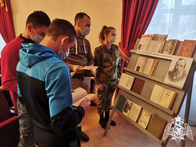 Росгвардейцы из Иркутска приняли участие в литературном вечере, посвященном 200-летию Федора Михайловича Достоевского
