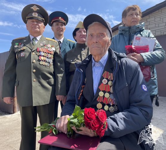 Росгвардейцы из Иркутской области провели акцию «Парад идёт к ветерану» для 102-летнего участника войны