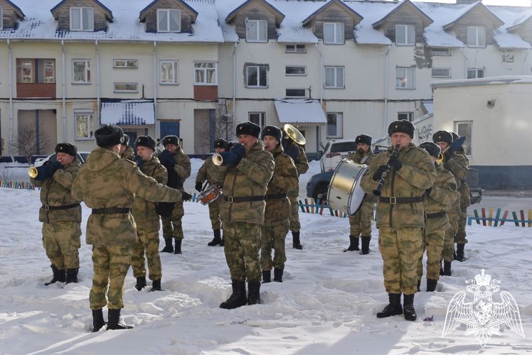 В памятный день военно-духовой оркестр Росгвардии дал концерт в Ангарске для жителей блокадного Ленинграда (ВИДЕО)