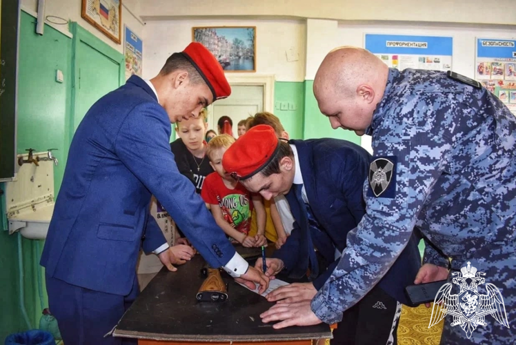 В свой профессиональный праздник сотрудники Росгвардии провели для школьников Приангарья военно-патриотическую игру «Зарница»  (ВИДЕО)