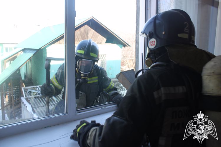 Росгвардия и МЧС провели межведомственные пожарно-тактические учения в Иркутске (видео)