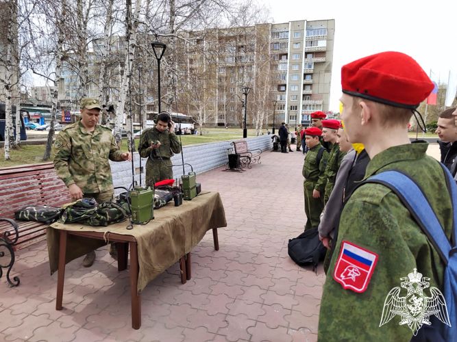 Росгвардейцы – участники специальной военной операции провели урок мужества для школьников из Ангарска (видео)