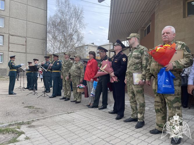 Росгвардейцы поздравили в Иркутской области ветерана войск правопорядка Юзефу Иосифовну Косову со 100 -летием (ВИДЕО)