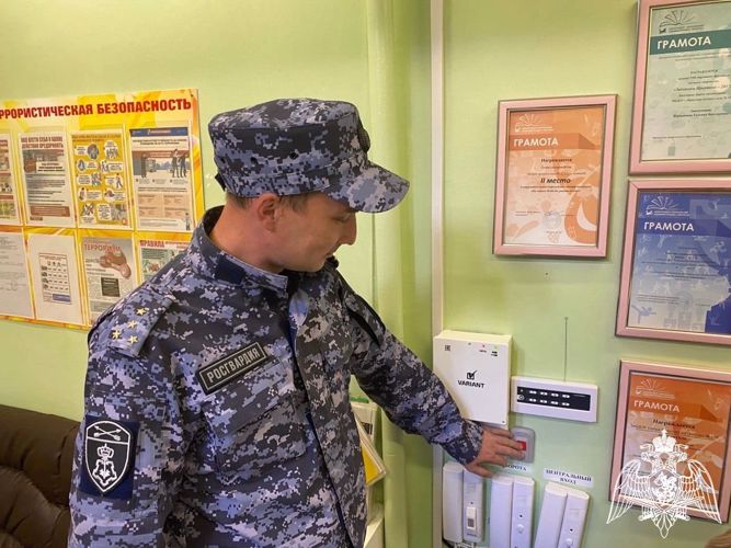 Сотрудники Росгвардии проверяют безопасность детских лагерей в Иркутской области (видео)