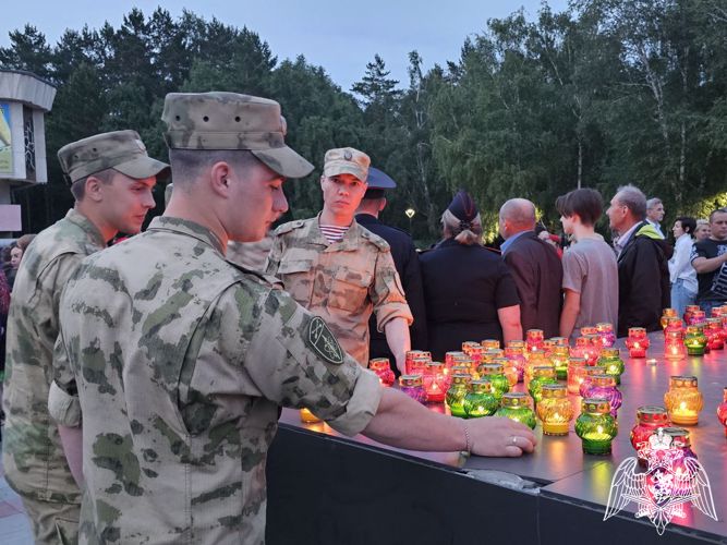 В День Памяти и скорби росгвардейцы Приангарья приняли участие во всероссийской акции «Свеча памяти»