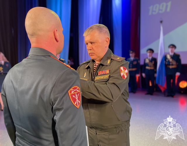 В Иркутской области заместитель командующего Сибирским округом вручил госнаграды росгвардейцам - участникам спецоперации (ВИДЕО)