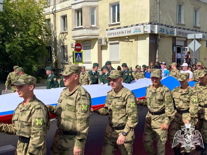 В День государственного флага России сотрудники и военнослужащие Росгвардии из Иркутской области приняли участие в патриотических мероприятиях (видео)