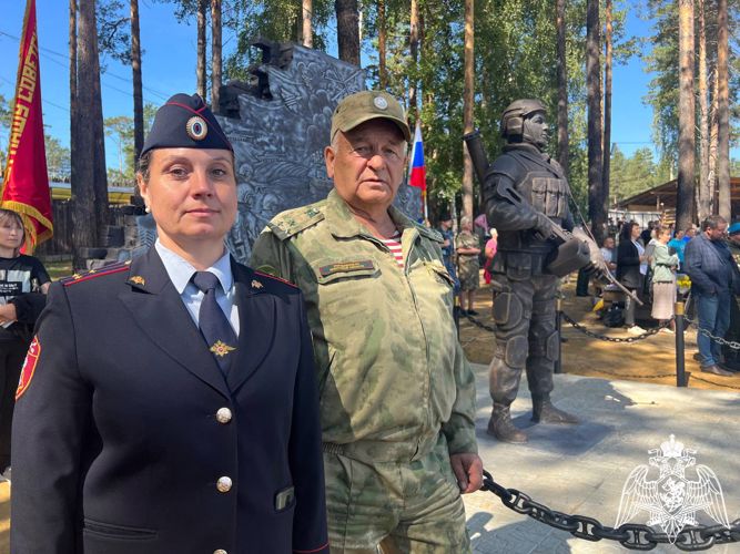 В День борьбы с терроризмом иркутские росгвардейцы присоединились к открытию памятника участникам СВО (видео)