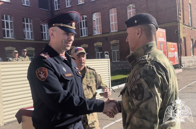 В Иркутске росгвардейцам - участникам СВО вручили государственные награды (видео)
