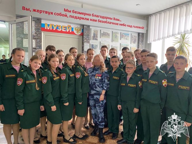 Сотрудники ОМОН «Баргузин» провели урок мужества для ангарских школьников