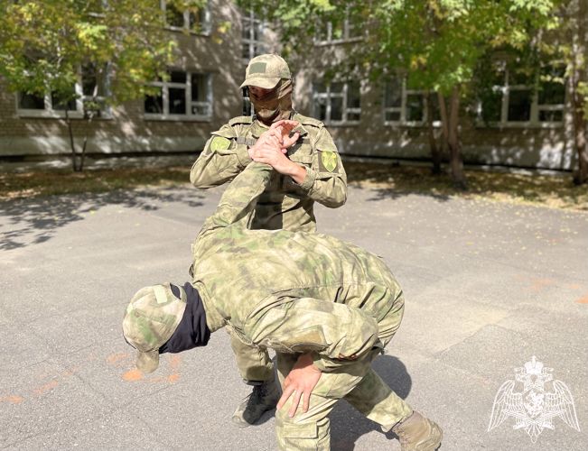 Уроки самозащиты проходят в Приангарье с участием сотрудников спецподразделений Росгвардии (ВИДЕО)
