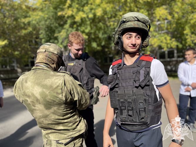 Уроки самозащиты проходят в Приангарье с участием сотрудников спецподразделений Росгвардии (ВИДЕО)