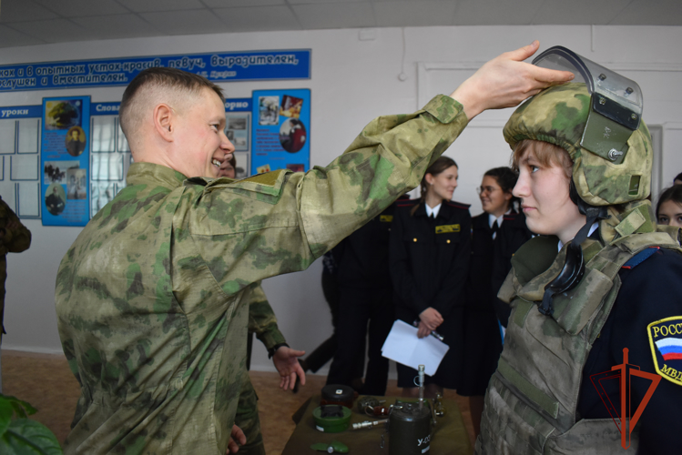 Росгвардия проводит в Иркутской области уроки мужества ко Дню Героев Отечества