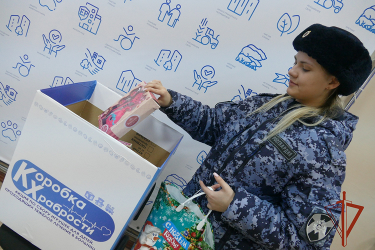 Росгвардейцы Иркутской области поддержали благотворительную акцию «Коробка храбрости» (видео)