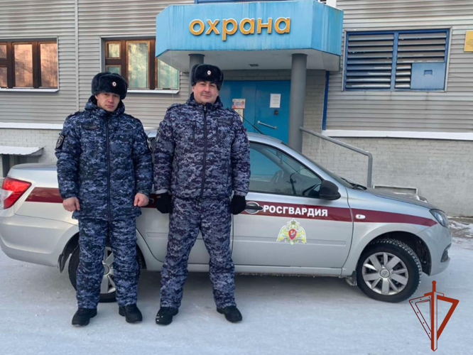 Росгвардейцы оказали помощь замерзающему в 40-градусный мороз мужчине в Иркутской области (видео)