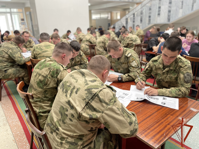 Военнослужащие и сотрудники Росгвардии в Приангарье приняли участие во Всероссийской просветительско-патриотической акции «Диктант Победы» (ВИДЕО)