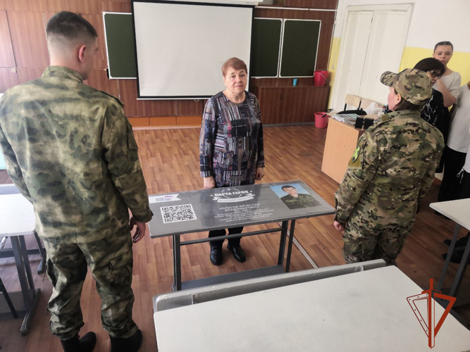 Память погибшего офицера ОМОН почтили росгвардейцы в Иркутске