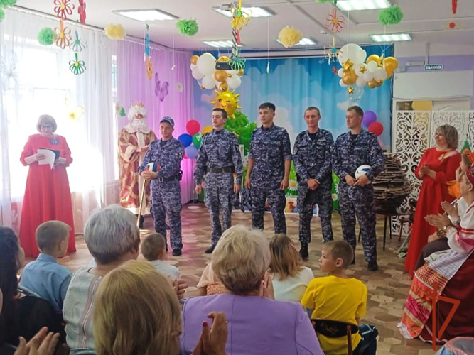 Росгвардейцы Иркутской области сделали подарок приюту ко Дню защиты детей