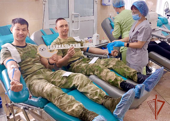 Росгвардейцы из Иркутской области сдали кровь для помощи детям