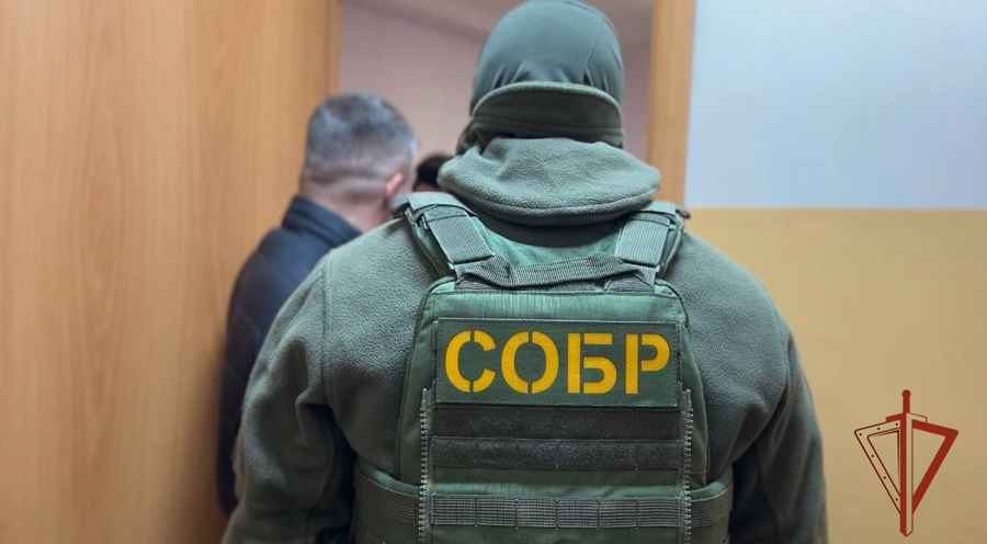 Сотрудники Росгвардии задержали подозреваемых в сбыте наркотиков в Тулуне (видео)