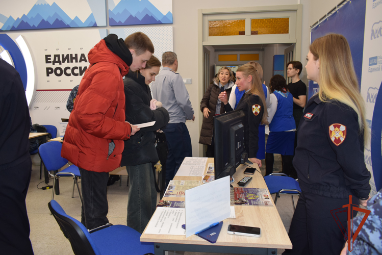 В Иркутске офицеры Росгвардии представили ведомство на  ярмарке вакансий для мужчин «Работа для Настоящих»
