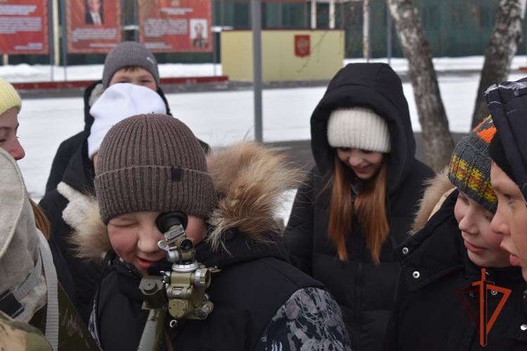 В Иркутской области военнослужащие полка оперативного назначения Росгвардии присоединились к патриотической акции «Слава Защитникам!»