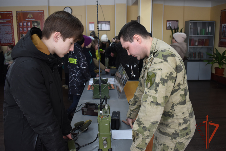 В Иркутской области военнослужащие полка оперативного назначения Росгвардии присоединились к патриотической акции «Слава Защитникам!»