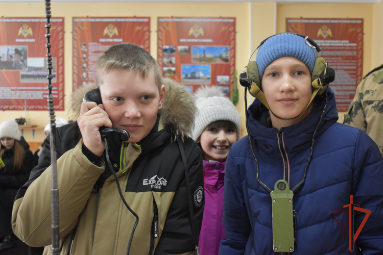 В Иркутской области военнослужащие полка оперативного назначения Росгвардии присоединились к патриотической акции «Слава Защитникам!»