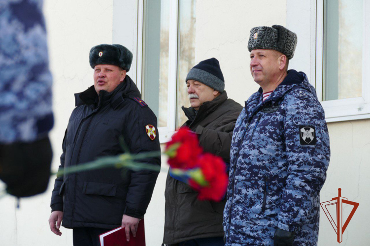 В Приангарье сотрудники вневедомственной охраны Росгвардии почтили память коллеги, погибшего при исполнении служебных обязанностей