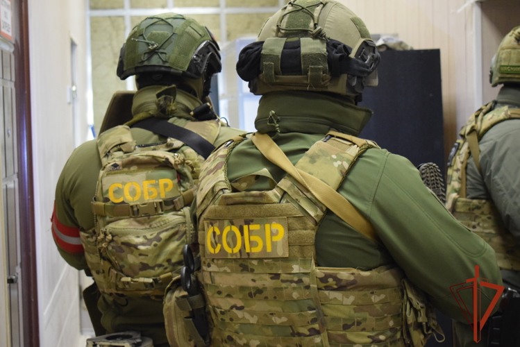 При содействии СОБР Росгвардии задержана подозреваемая в сбыте наркотического вещества мефедрон