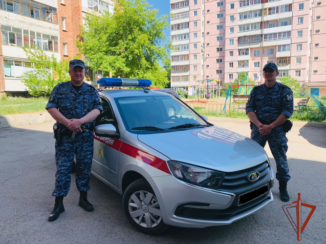 В Иркутске сотрудники Росгвардии нашли и вернули родителям пропавшего ребенка