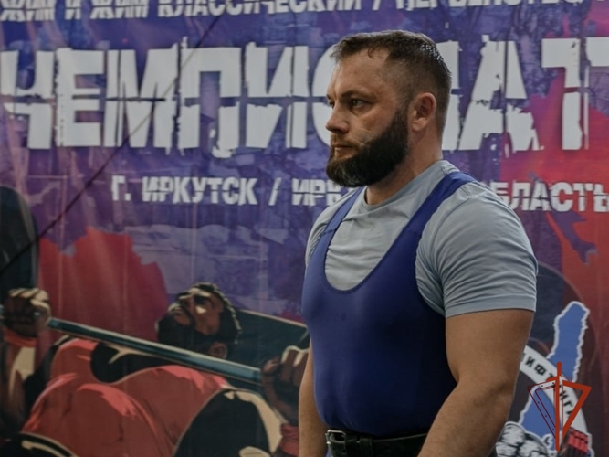 Иркутский росгвардеец стал победителем чемпионата города по пауэрлифтингу