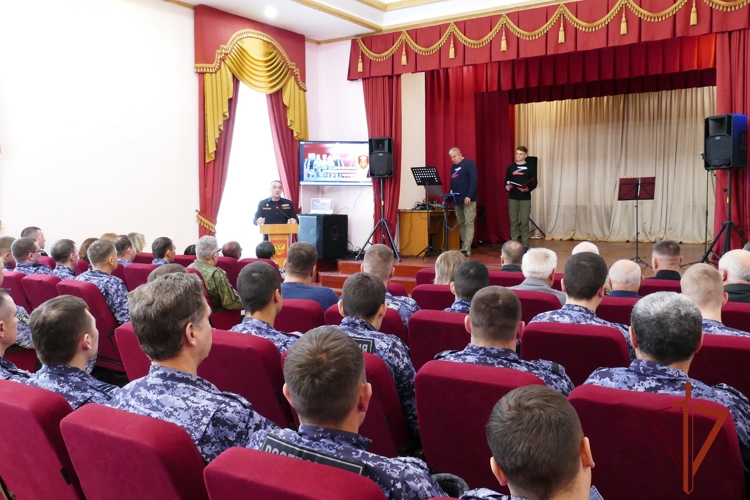 В День вневедомственной охраны росгвардейцы из Иркутска открыли мемориальную доску памяти погибших коллег
