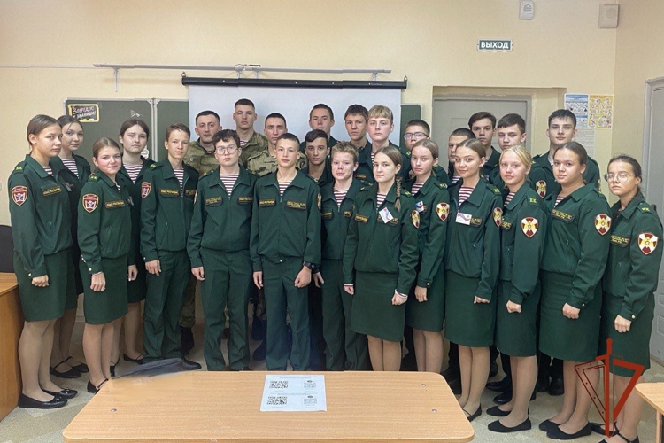 Курсанты военного института Росгвардии провели профориентационную беседу с кадетами из Ангарска