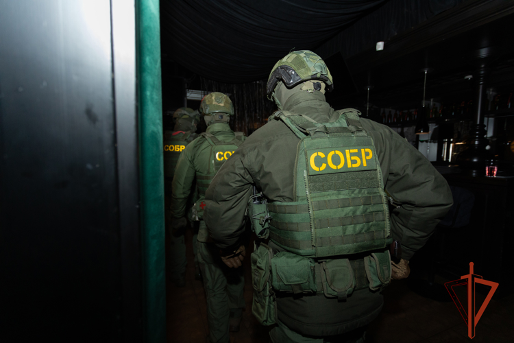 При содействии СОБР Росгвардии в Иркутской области задержаны подозреваемые в даче взятки в особо крупном размере 