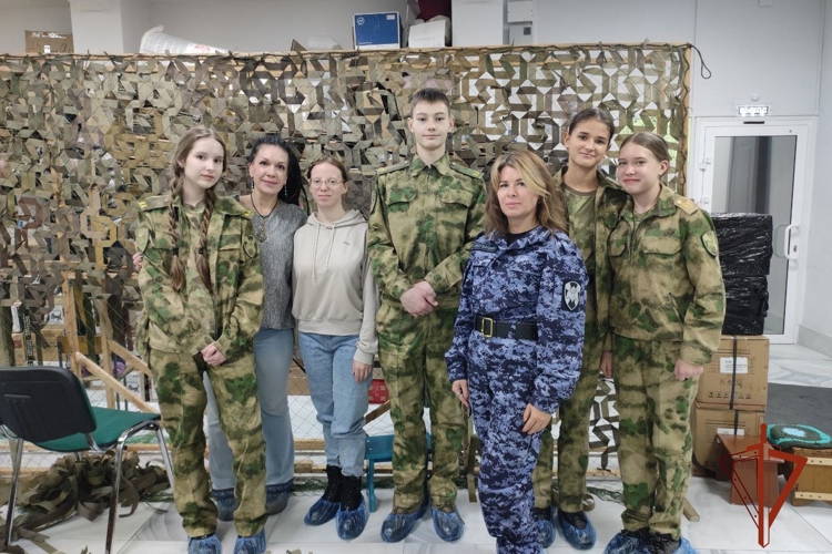Сотрудники вневедомственной охраны и кадеты Росгвардии присоединились к акции «СВОих не бросаем»