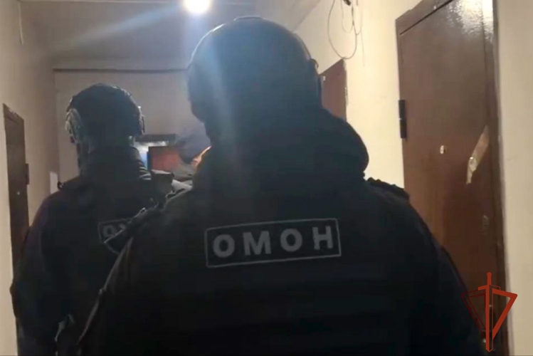 При силовой поддержке ОМОН Росгвардии в Иркутске провели рейд по соблюдению миграционного законодательства