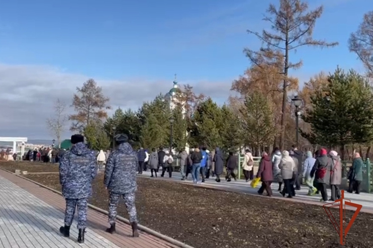 Росгвардейцы обеспечили безопасность празднования Дня народного единства в Иркутской области и присоединились к памятному шествию