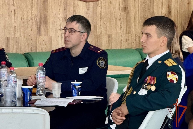 В День Конституции росгвардеец Иркутской области принял участие в межведомственном патриотическом форуме