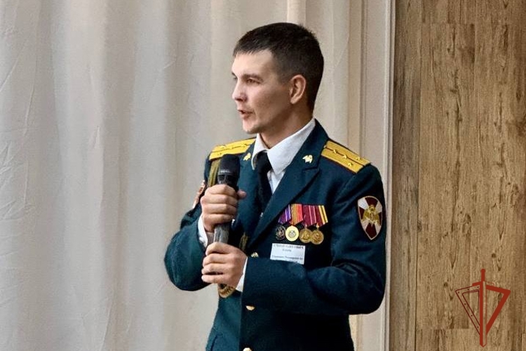 В День Конституции росгвардеец Иркутской области принял участие в межведомственном патриотическом форуме