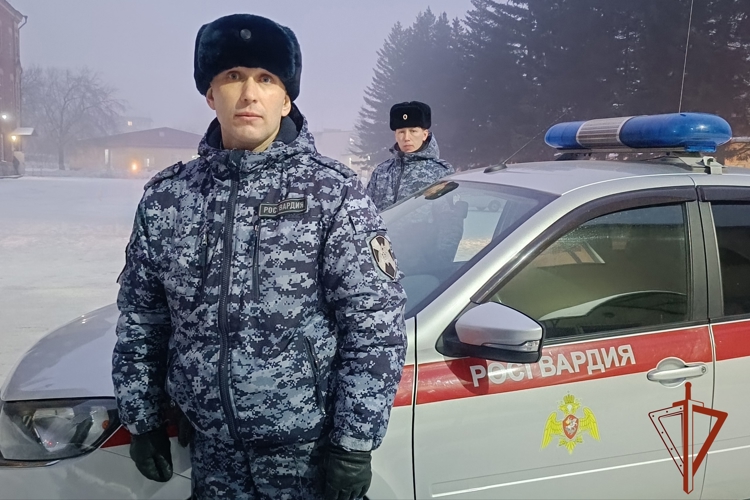 Сотрудники Росгвардии оперативно разыскали и задержали мужчину, ударившего ножом посетителя кафе в Иркутске